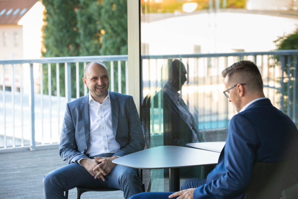 Síťové zařízení Cisco Meraki nasazené ve firemním prostředí.