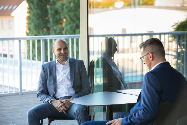 Síťové zařízení Cisco Meraki nasazené ve firemním prostředí.